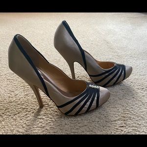 *Gorgeous* Badgley Mischka pumps